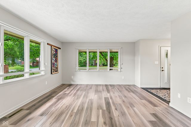2365 Glenview Drive, Columbus, IN 47203