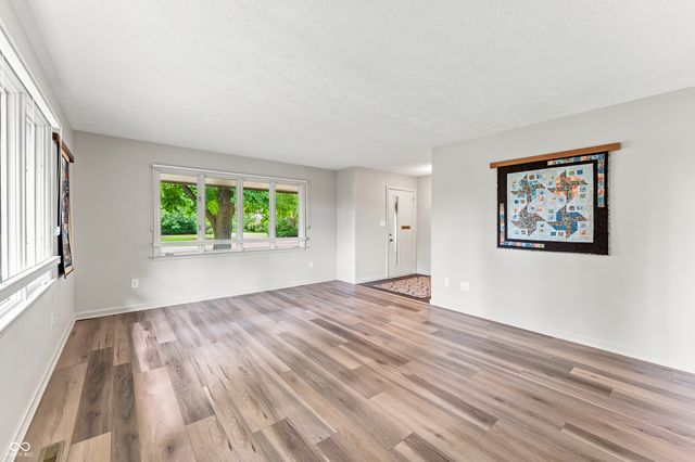 2365 Glenview Drive, Columbus, IN 47203