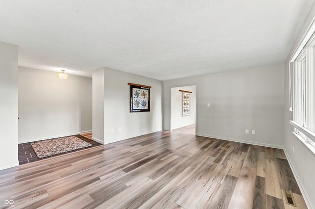 2365 Glenview Drive, Columbus, IN 47203
