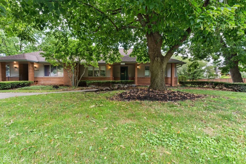 2365 Glenview Drive, Columbus, IN 47203