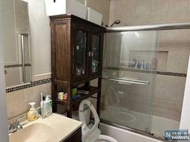 27 W Clinton Avenue 1E, Tenafly, NJ 07670