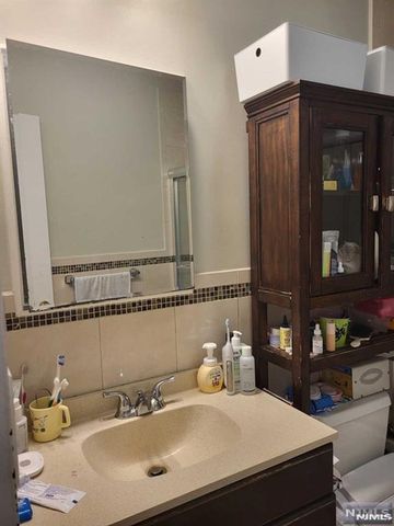 27 W Clinton Avenue 1E, Tenafly, NJ 07670