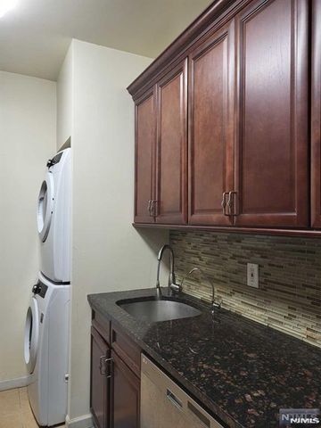 27 W Clinton Avenue 1E, Tenafly, NJ 07670