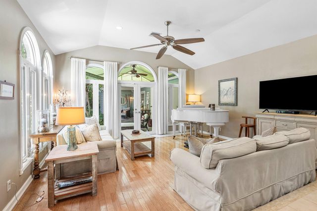 802 NE 2nd Street, Delray Beach, FL 33483