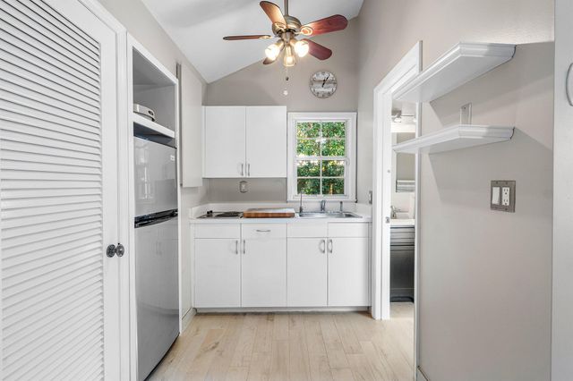 802 NE 2nd Street, Delray Beach, FL 33483