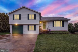 1585 CHURCH RD, York, PA 17408