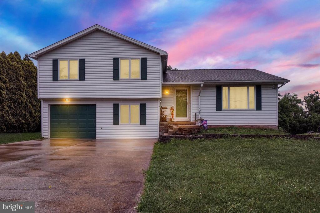 1585 CHURCH RD, York, PA 17408
