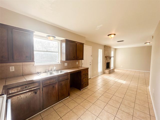 1401 Old Bardwell Road B, Ennis, TX 75119
