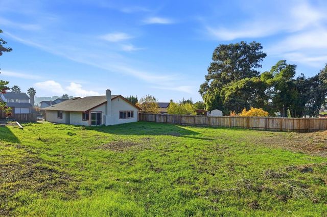 834 Coral Ridge Cir, Rodeo, CA 94572