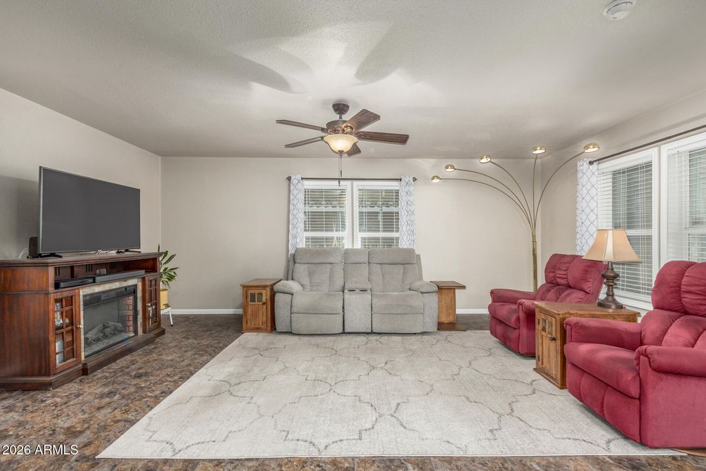 Image 6 of property listing at 10960 N 67TH Avenue 217, Glendale, AZ 85304