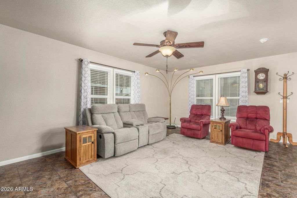 Image 7 of property listing at 10960 N 67TH Avenue 217, Glendale, AZ 85304