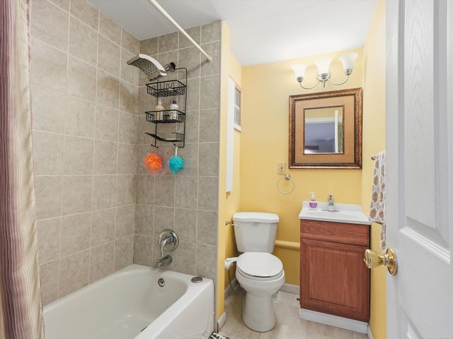 18885 Blackberry Drive, Macomb, MI 48042