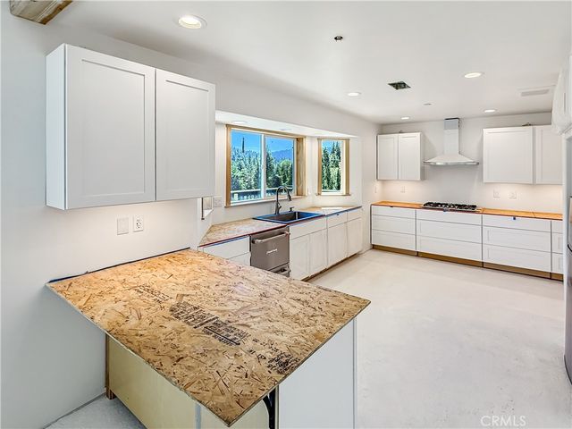 26885 Modoc Lane, Lake Arrowhead, CA 92352