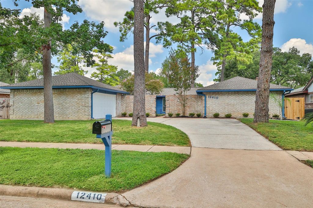 12410 Pantano Drive, Houston, TX 77065
