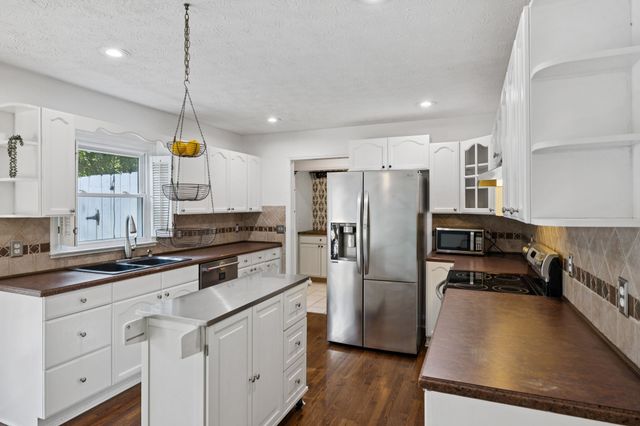 8988 Big Oak Dr, Murfreesboro, TN 37129