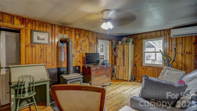 1213 Roaring Fork Road, Mars Hill, NC 28754
