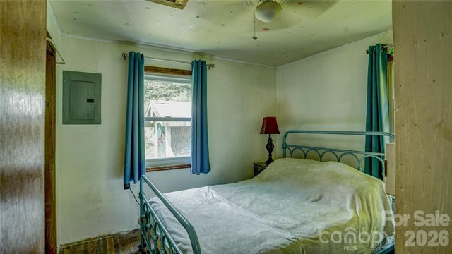 1213 Roaring Fork Road, Mars Hill, NC 28754