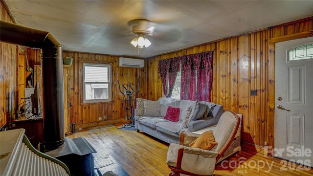1213 Roaring Fork Road, Mars Hill, NC 28754