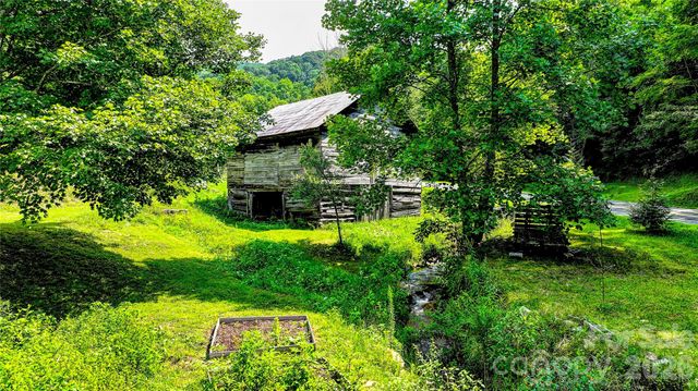 1213 Roaring Fork Road, Mars Hill, NC 28754