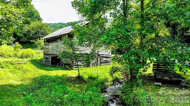 1213 Roaring Fork Road, Mars Hill, NC 28754
