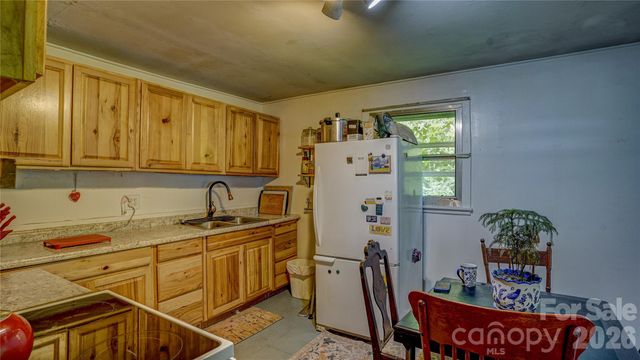 1213 Roaring Fork Road, Mars Hill, NC 28754