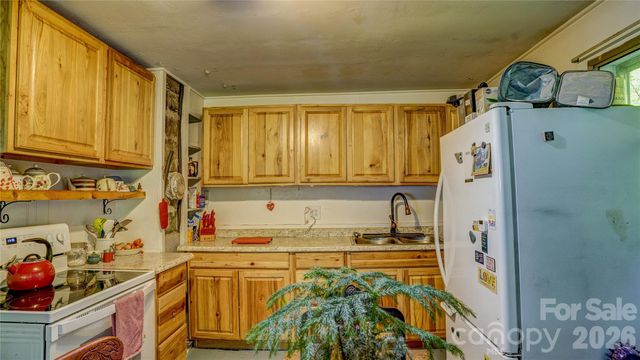 1213 Roaring Fork Road, Mars Hill, NC 28754