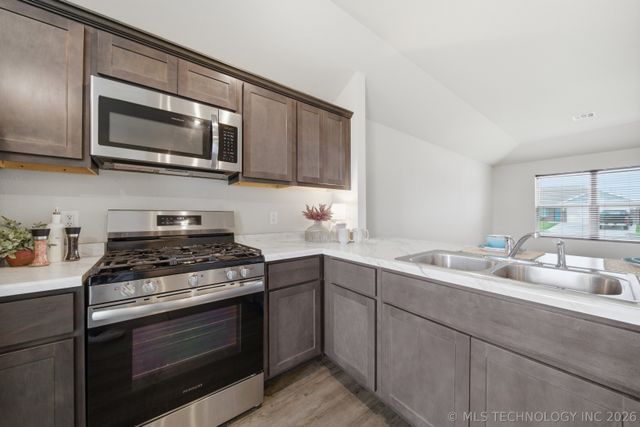 29321 E 80th Street S, Broken Arrow, OK 74014