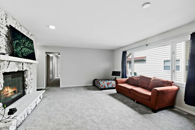 7 Woodhead Drive, Lake Villa, IL 60046