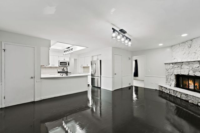 7 Woodhead Drive, Lake Villa, IL 60046