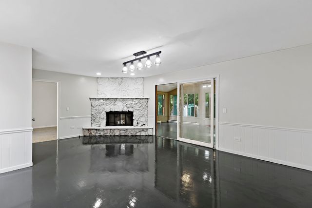 7 Woodhead Drive, Lake Villa, IL 60046