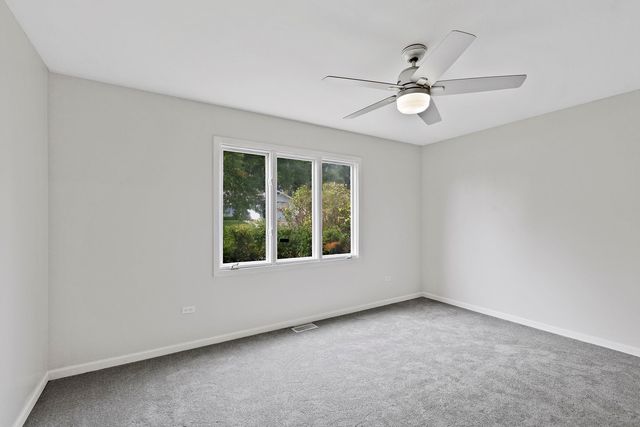 7 Woodhead Drive, Lake Villa, IL 60046