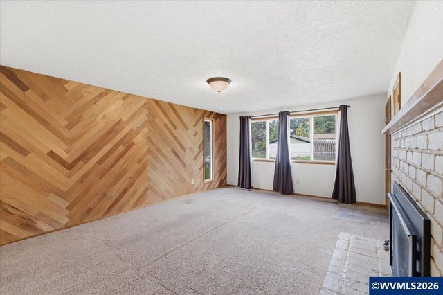 1435 Elm St, Sweet Home, OR 97386