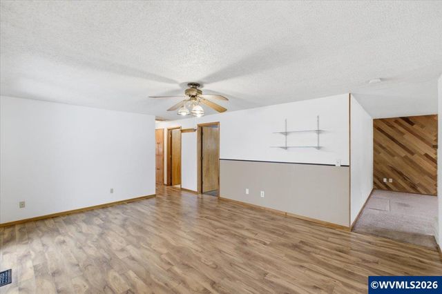 1435 Elm St, Sweet Home, OR 97386