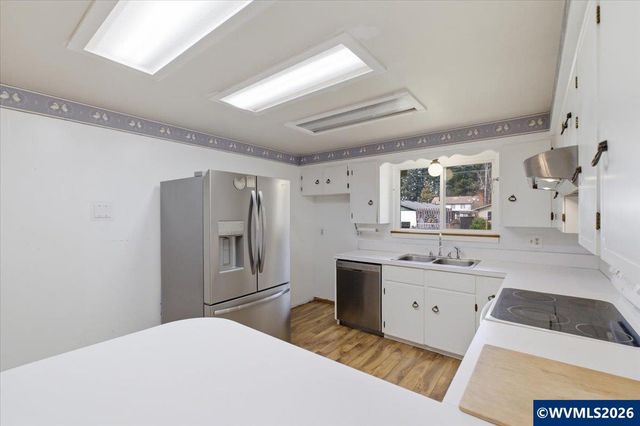 1435 Elm St, Sweet Home, OR 97386