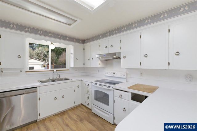 1435 Elm St, Sweet Home, OR 97386