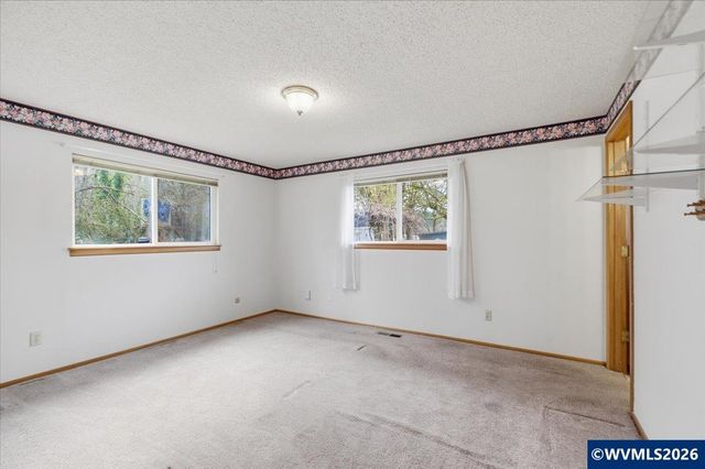 1435 Elm St, Sweet Home, OR 97386