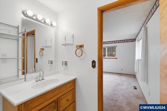 1435 Elm St, Sweet Home, OR 97386