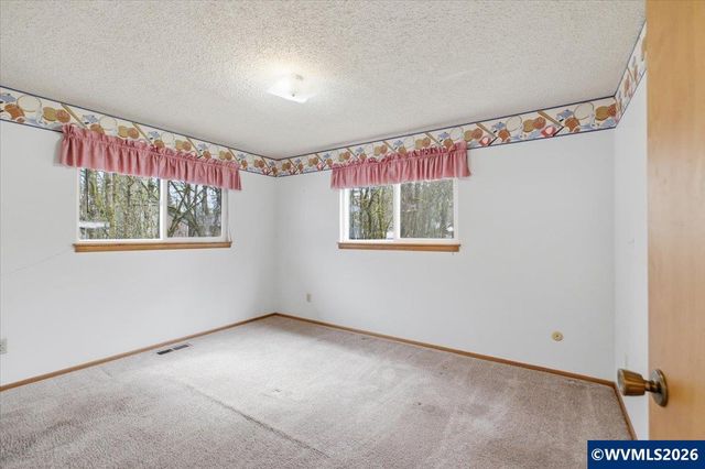 1435 Elm St, Sweet Home, OR 97386