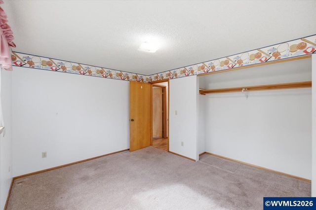 1435 Elm St, Sweet Home, OR 97386