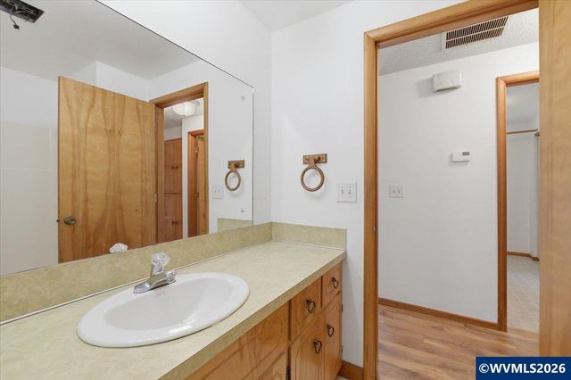 1435 Elm St, Sweet Home, OR 97386