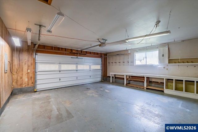 1435 Elm St, Sweet Home, OR 97386