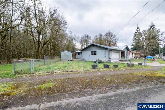 1435 Elm St, Sweet Home, OR 97386