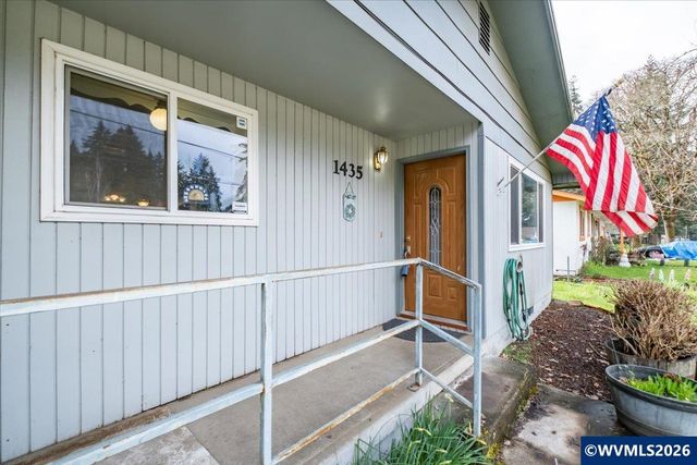 1435 Elm St, Sweet Home, OR 97386