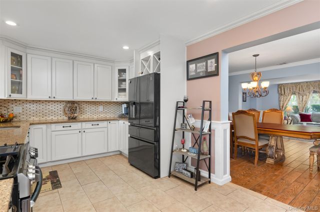18 Calicotree Lane, Coram, NY 11727