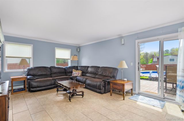 18 Calicotree Lane, Coram, NY 11727