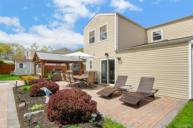 18 Calicotree Lane, Coram, NY 11727