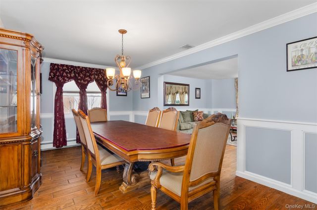 18 Calicotree Lane, Coram, NY 11727