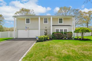 18 Calicotree Lane, Coram, NY 11727