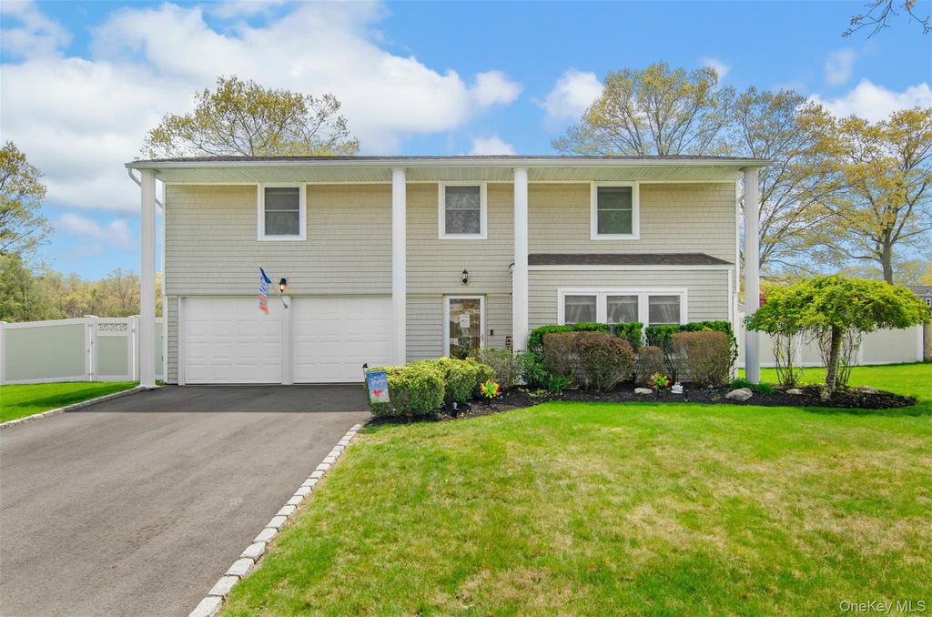 18 Calicotree Lane, Coram, NY 11727