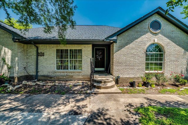 123 Crossroads DR, Dale, TX 78616